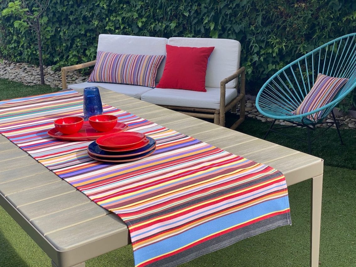 toiles_du_soleil_france_rayures_colré_chemin_table_france.jpeg