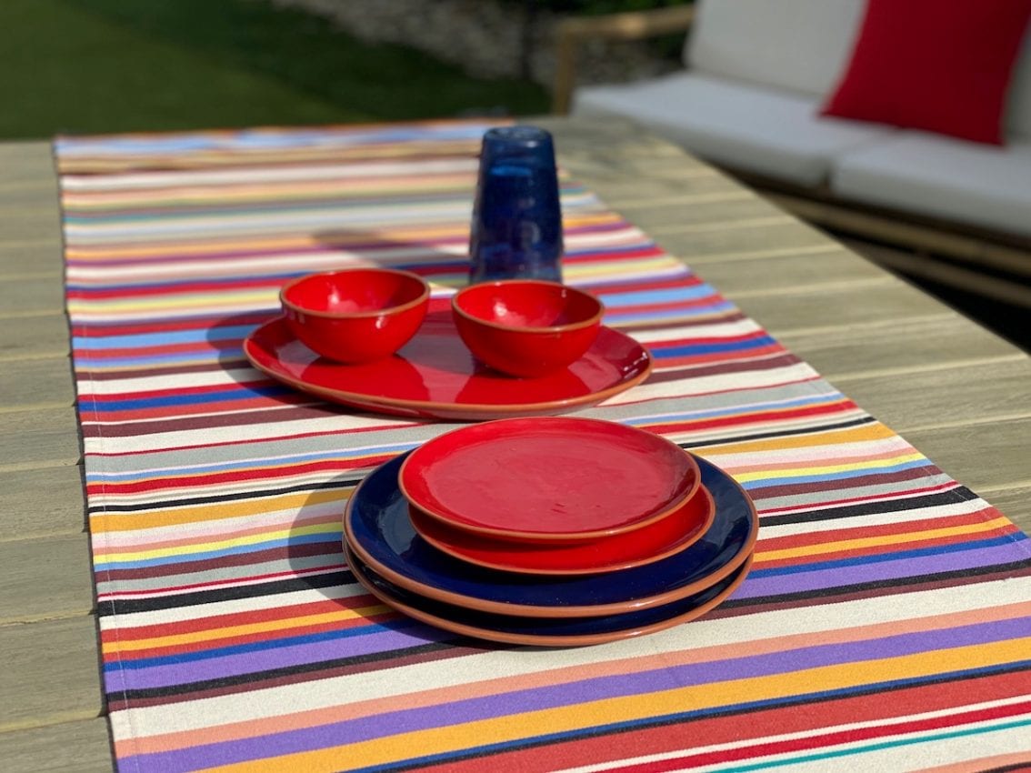 toiles_du_soleil_france_rayures_colré_chemin_table_nice.jpeg