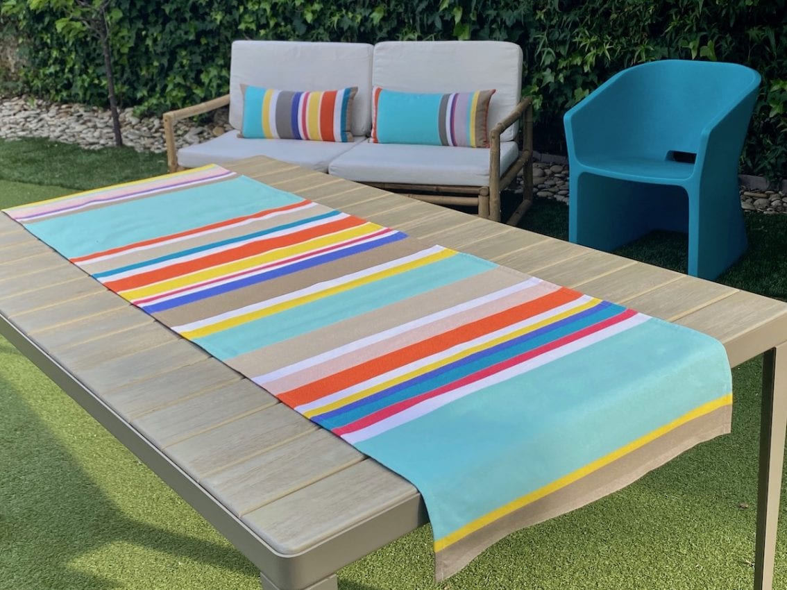 toiles_du_soleil_france_rayures_colré_chemin_table_parasol.jpeg