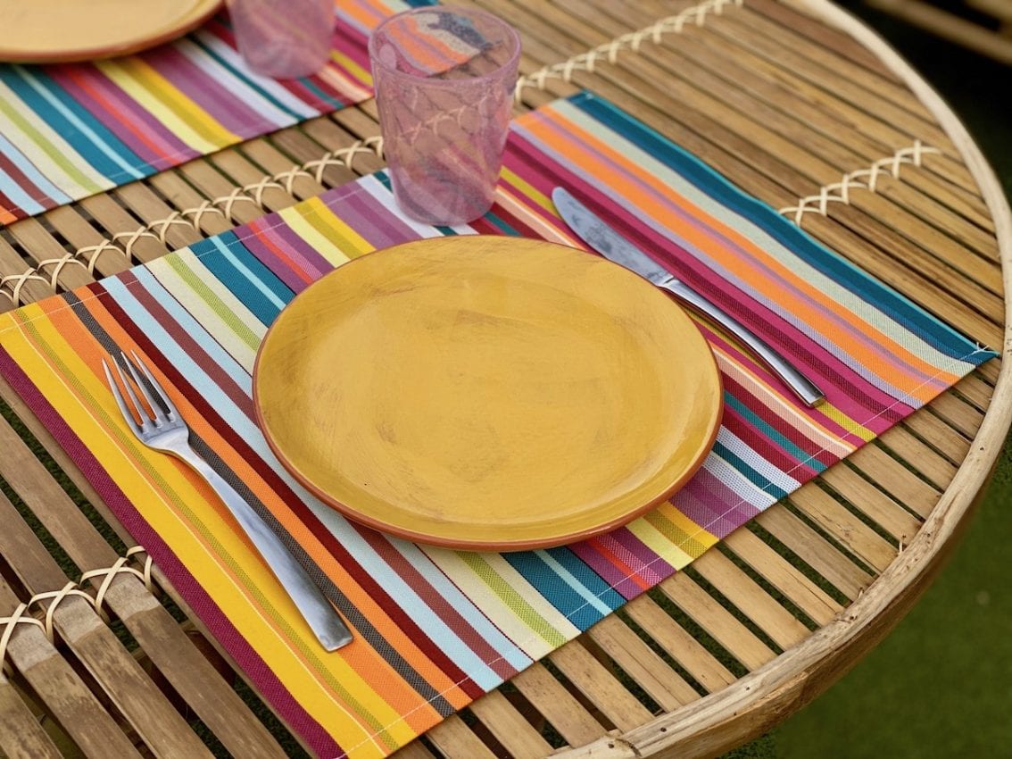 toiles_du_soleil_france_rayures_colré_set-table_sunbrella_rosejpeg.jpeg