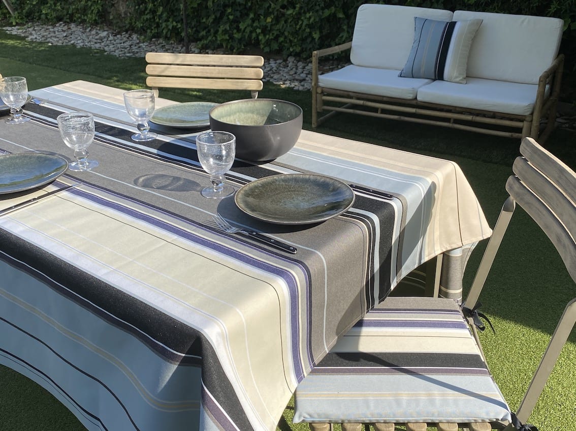 toiles_du_soleil_made_in_france_nappe_deperlant_rayures_coloré_jardin_jars.jpeg