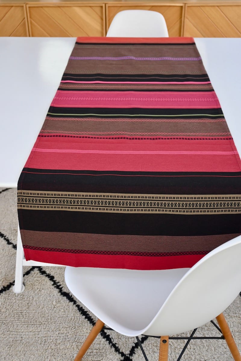 chemin-de-table-toiles-du-soleil-coton-chic-noir-rouge-made-in-france